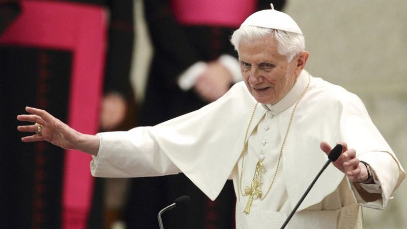 Benedicto XVI se despide de los sacerdotes de Roma recordando su juventud 