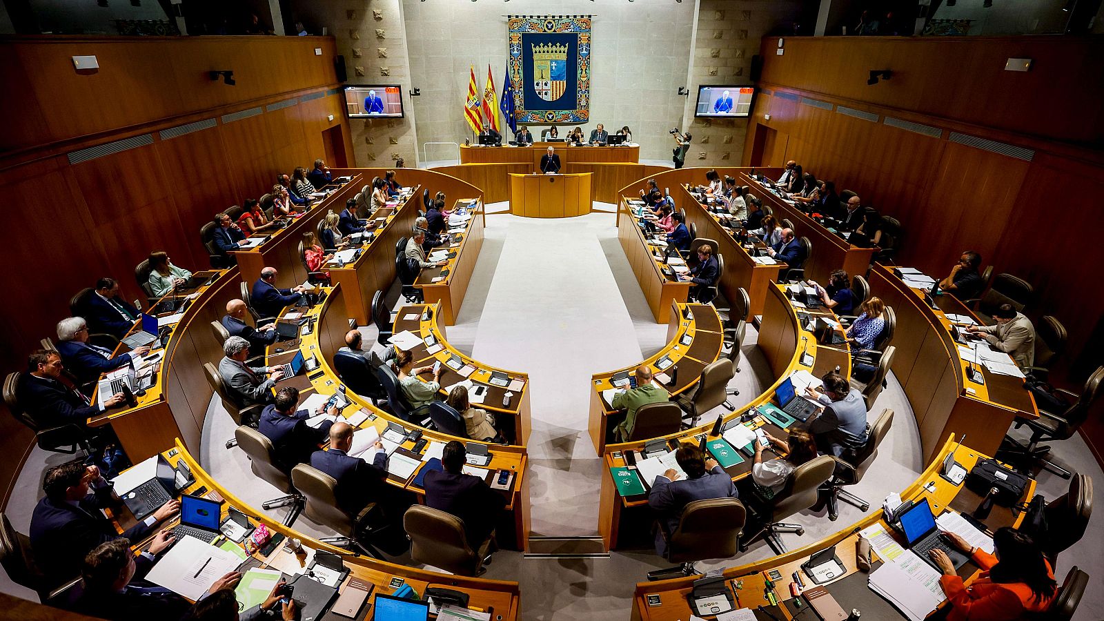 Los candidatos a las elecciones autonómicas aragonesas inician la campaña | Ver