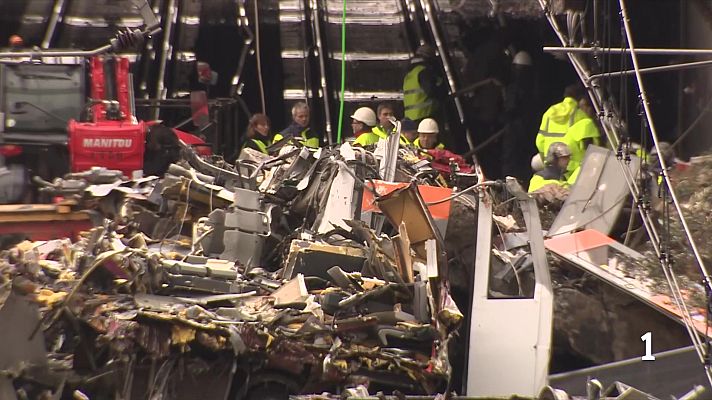 L'Informatiu - Esperes, confusió i manca d’informació dels usuaris que pateixen el caos de Rodalies