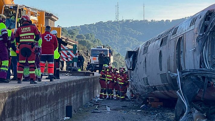 Telediario Fin de Semana - Secuelas psicológicas en profesionales y voluntarios que actuaron ante el accidente de Adamuz: "Tengo un nudo muy grande"