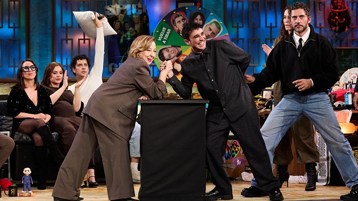 La Revuelta | Campeonato de pulsos en el elenco de 'Aída' - La Revuelta | Ver