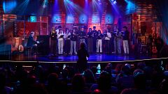 La Revuelta | El coro de 'Los domingos' canta "Aitormena"