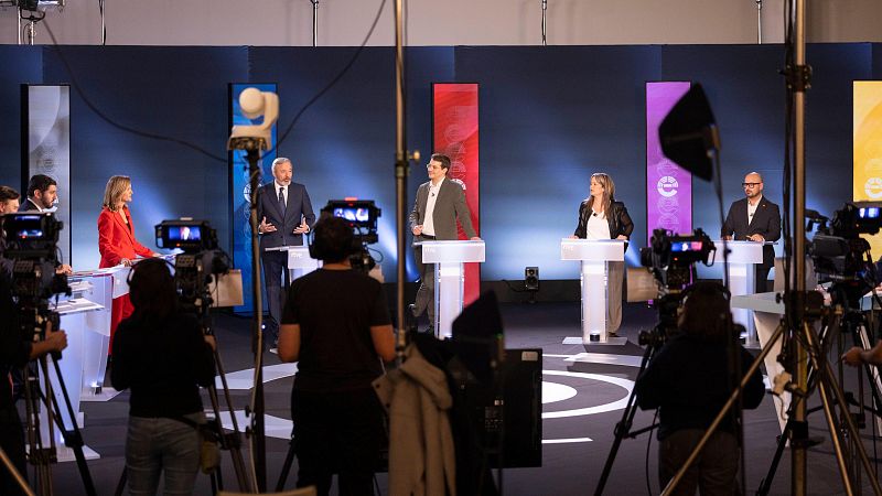 La regularización de inmigrantes se cuela en el debate de las elecciones de Aragón - Especiales informativos | Ver