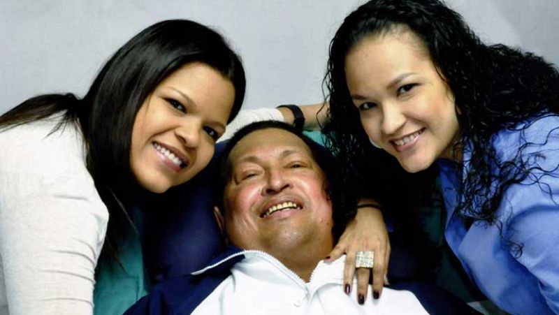 Las primeras imágenes de Hugo Chávez se difunden en los medios tras su operación 