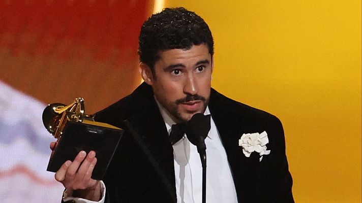 Bad Bunny triunfa en unos Premios Grammy llenos de sorpresas - Telediario 1 | Ver