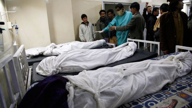 Más de 60 muertos en Pakistán tras la explosión de una bomba