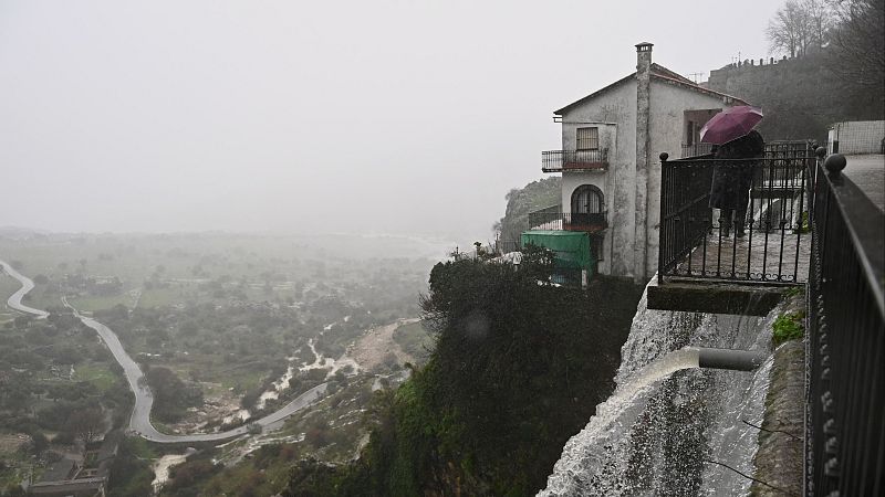 Evacuación total en Grazalema y 5.500 desalojados en Andalucía | Ver