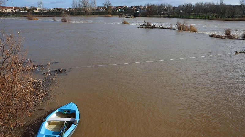 Las lluvias provocan crecidas de ríos en muchos puntos de España - Telediario 1 | Ver
