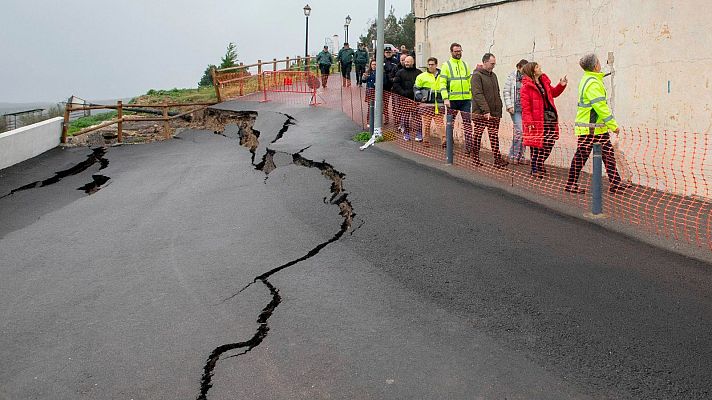 Las lluvias causan un corrimiento de la grieta de Benamejí, en Córdoba - Telediario 1 | Ver