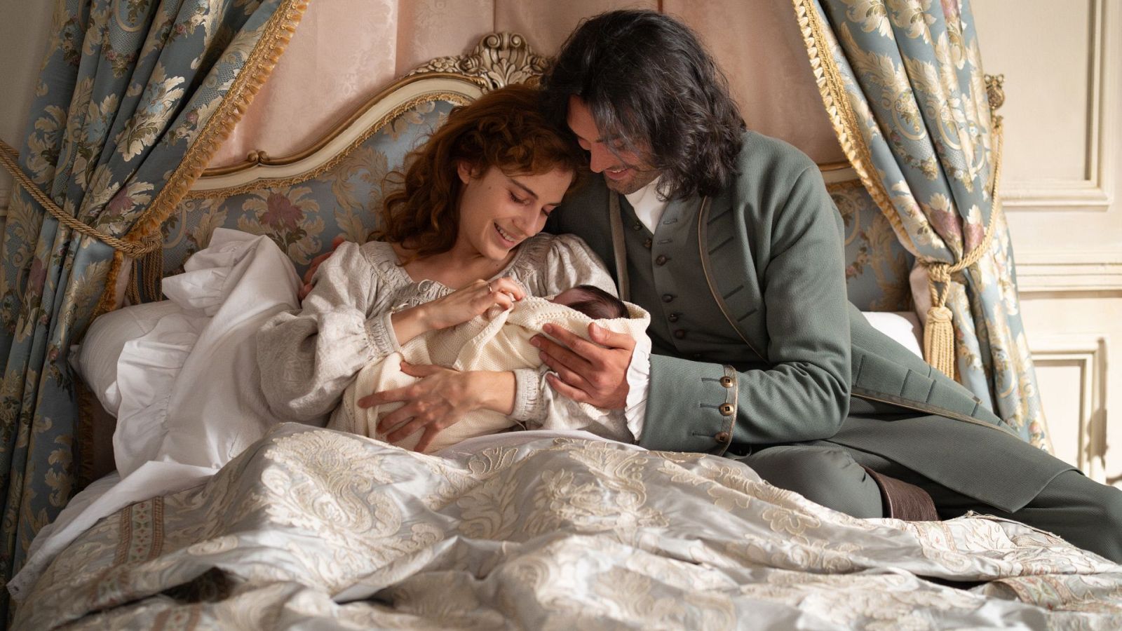 {lastMultimedia.title}}