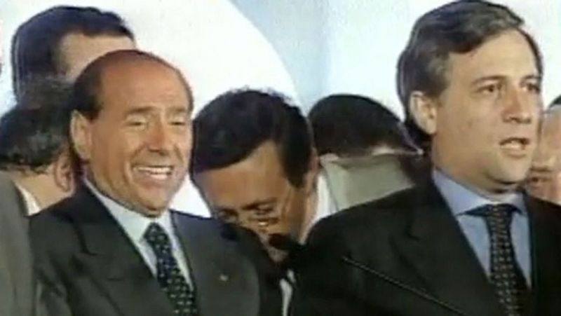 Berlusconi seduce a Italia