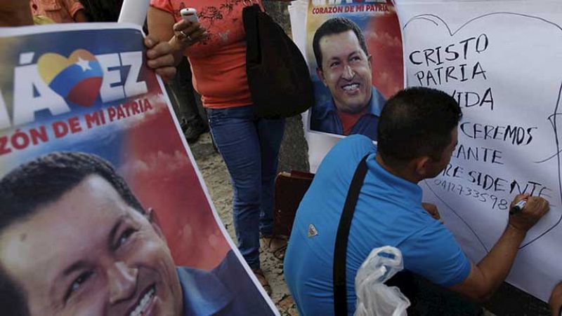 Cientos de chavistas festejan el regreso de Chávez 