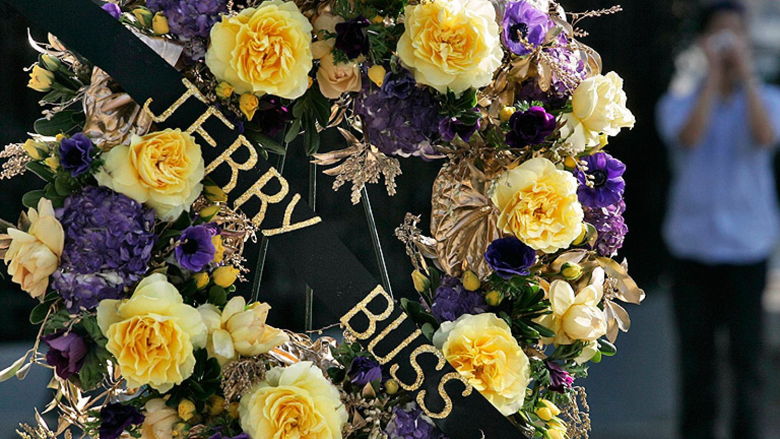 Fallece Jerry Buss, el dueño de los Lakers | Ver