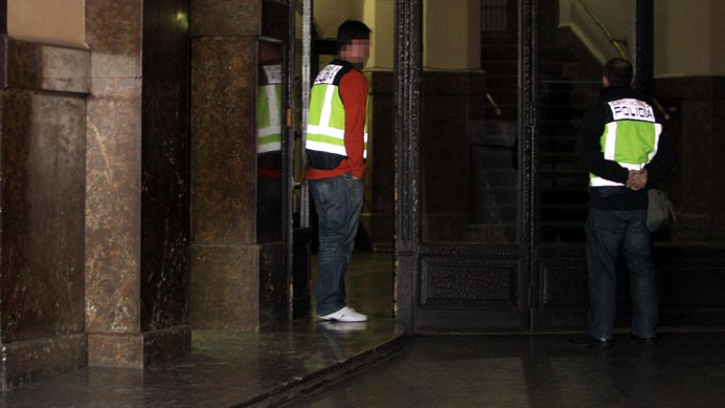 Registro policial en la sucursal Método 3 en Barcelona