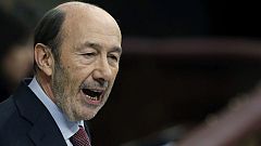 Rubalcaba cuestiona la capacidad de gobierno de Rajoy "pendiente de que a Bárcenas le entre un ataque de sinceridad"