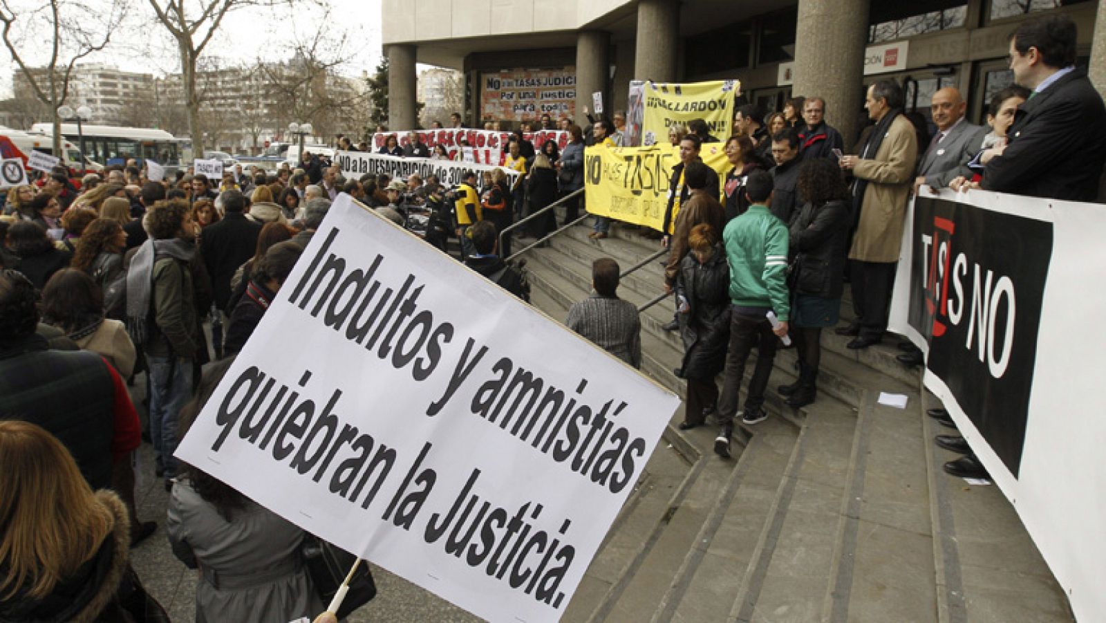 Telediario 1: Jueces y fiscales van a la huelga contra las reformas del ministro Ruiz Gallardón | RTVE Play