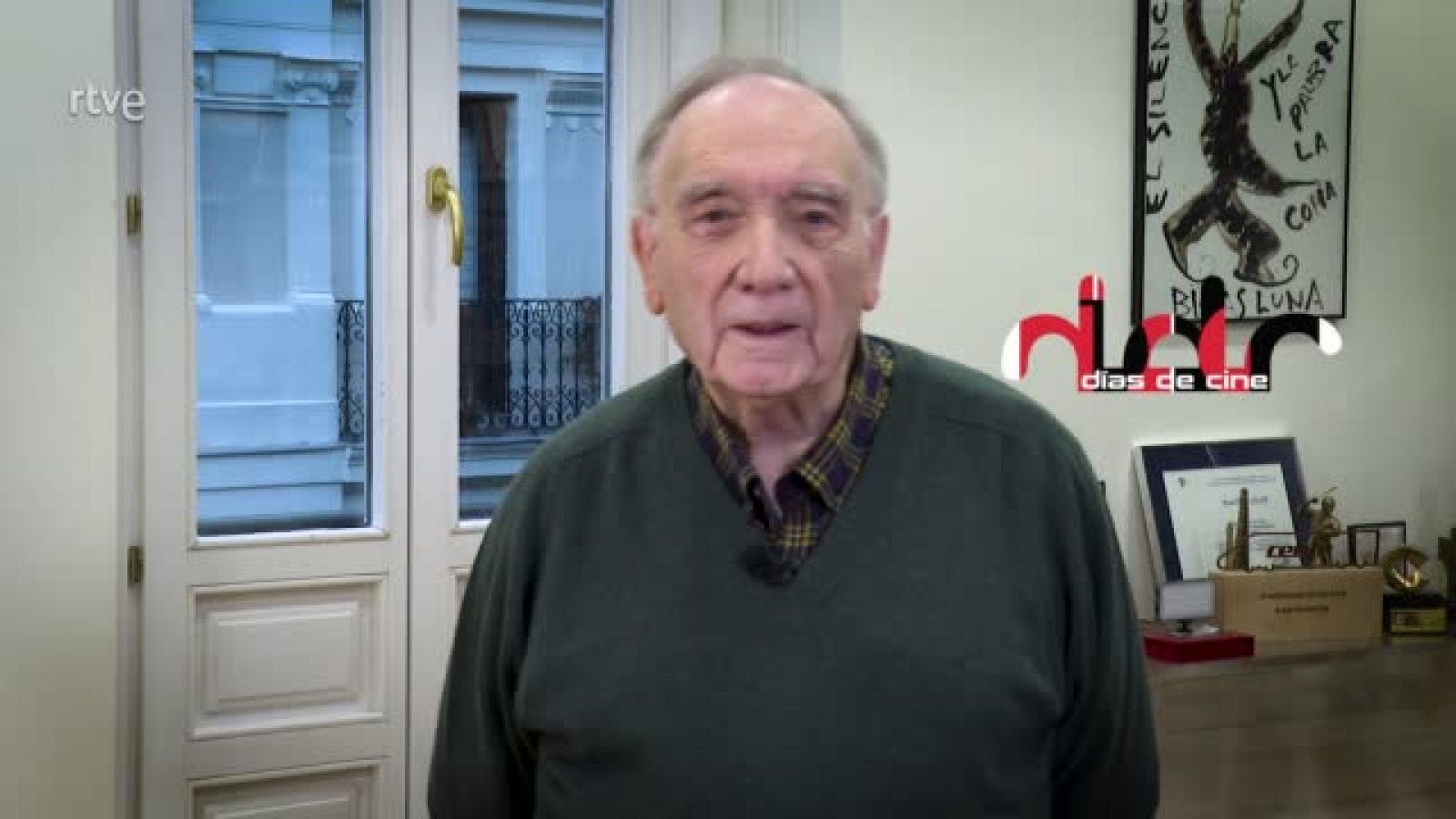 {lastMultimedia.title}}