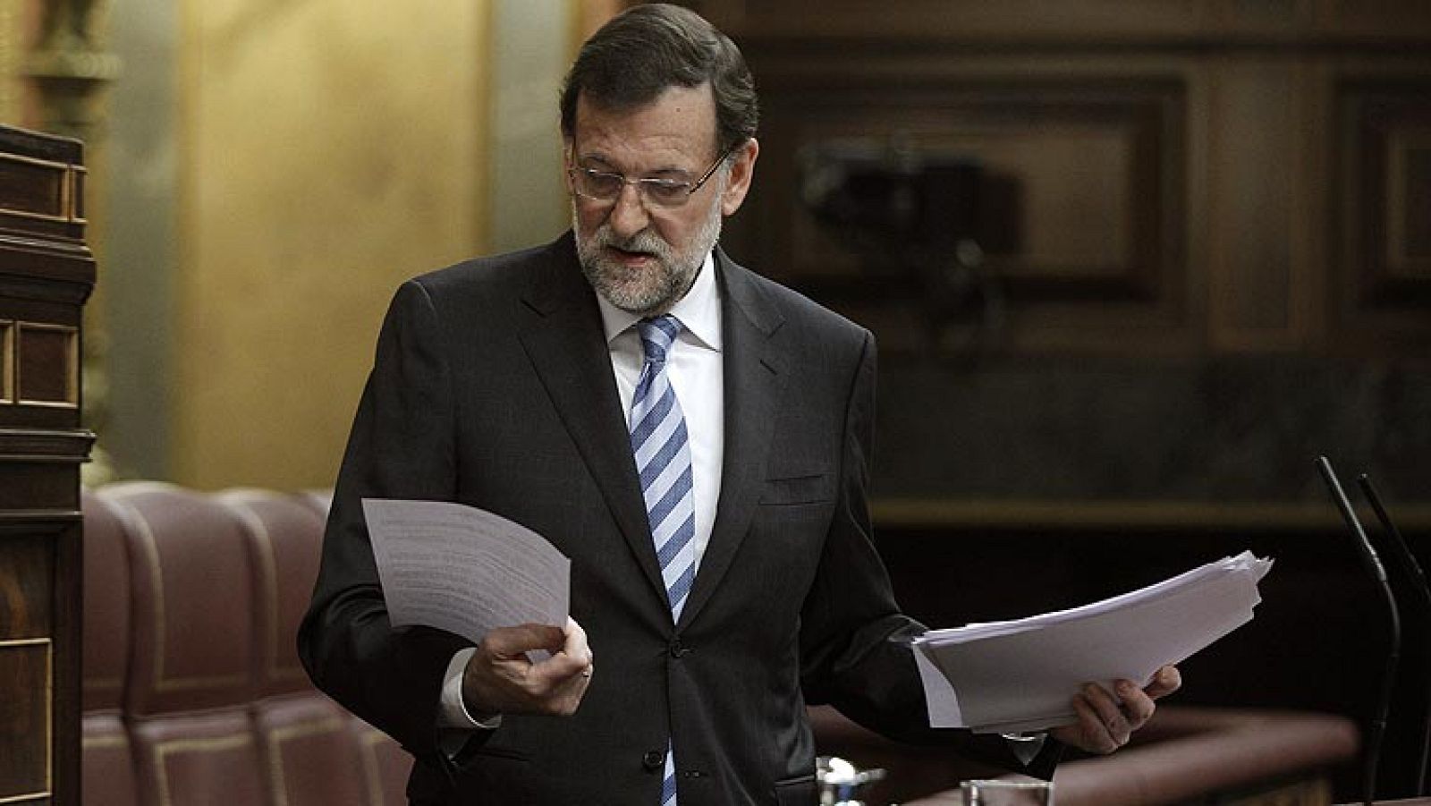 El presidente del Gobierno, Mariano Rajoy, ha subrayado este jueves, sin citar sus nombres, que el extesorero del PP Luis Bárcenas y el exsenador y exalcalde de Pozuelo Jesús Sepúlveda "hace ya años que no asumen ningún tipo de responsabilidad" en el PP y ha estimado que eso es "actitud y no pose" ante la corrupción, que ha vuelto a convertirse en asunto principal en la segunda jornada del debate sobre el estado de la nación.