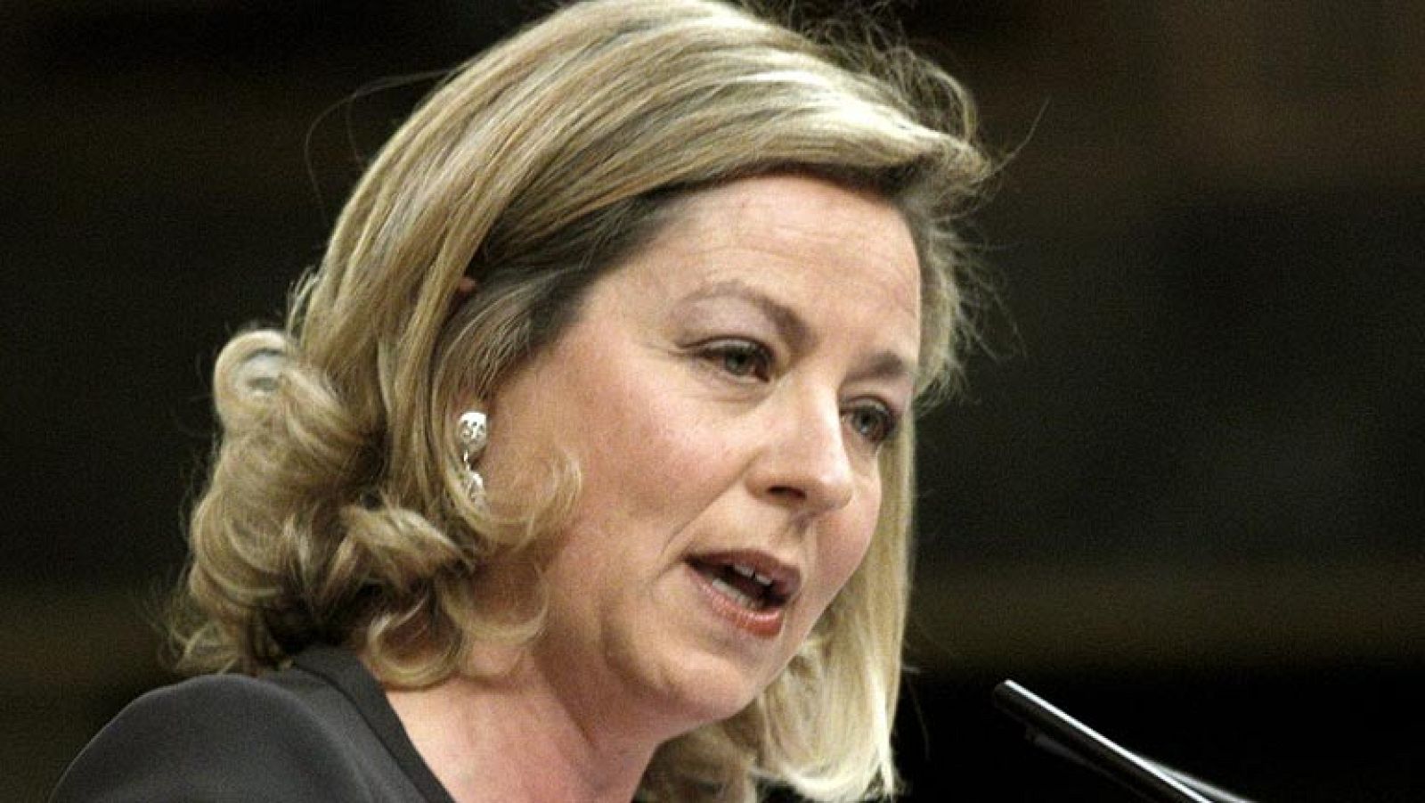 La portavoz de Coalición Canaria, Ana Oramas, ha avisado este  jueves al presidente del Gobierno, Mariano Rajoy, de que su política  ha provocado que los canarios se sientan "ignorados" por el Ejecutivo  y "cada día más desiguales" a los ciudadanos del resto de comunidades  autónomas. 