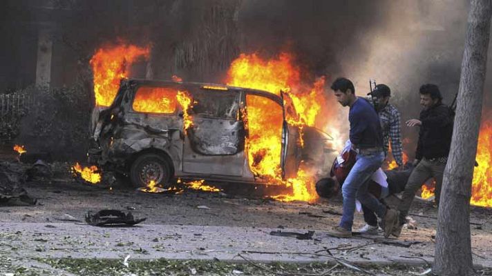 Informativo 24h - Más de 30 muertos y 200 heridos por un coche bomba en Damasco