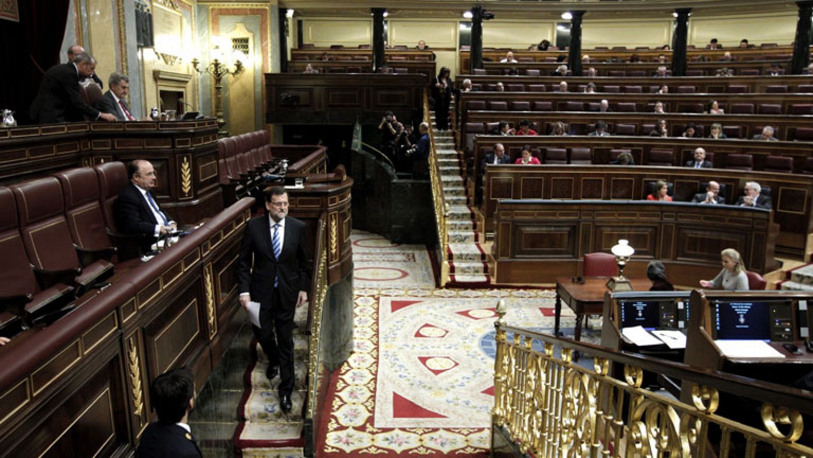 Telediario 1: El grupo mixto critica la política económica y la corrupción en el debate | RTVE Play