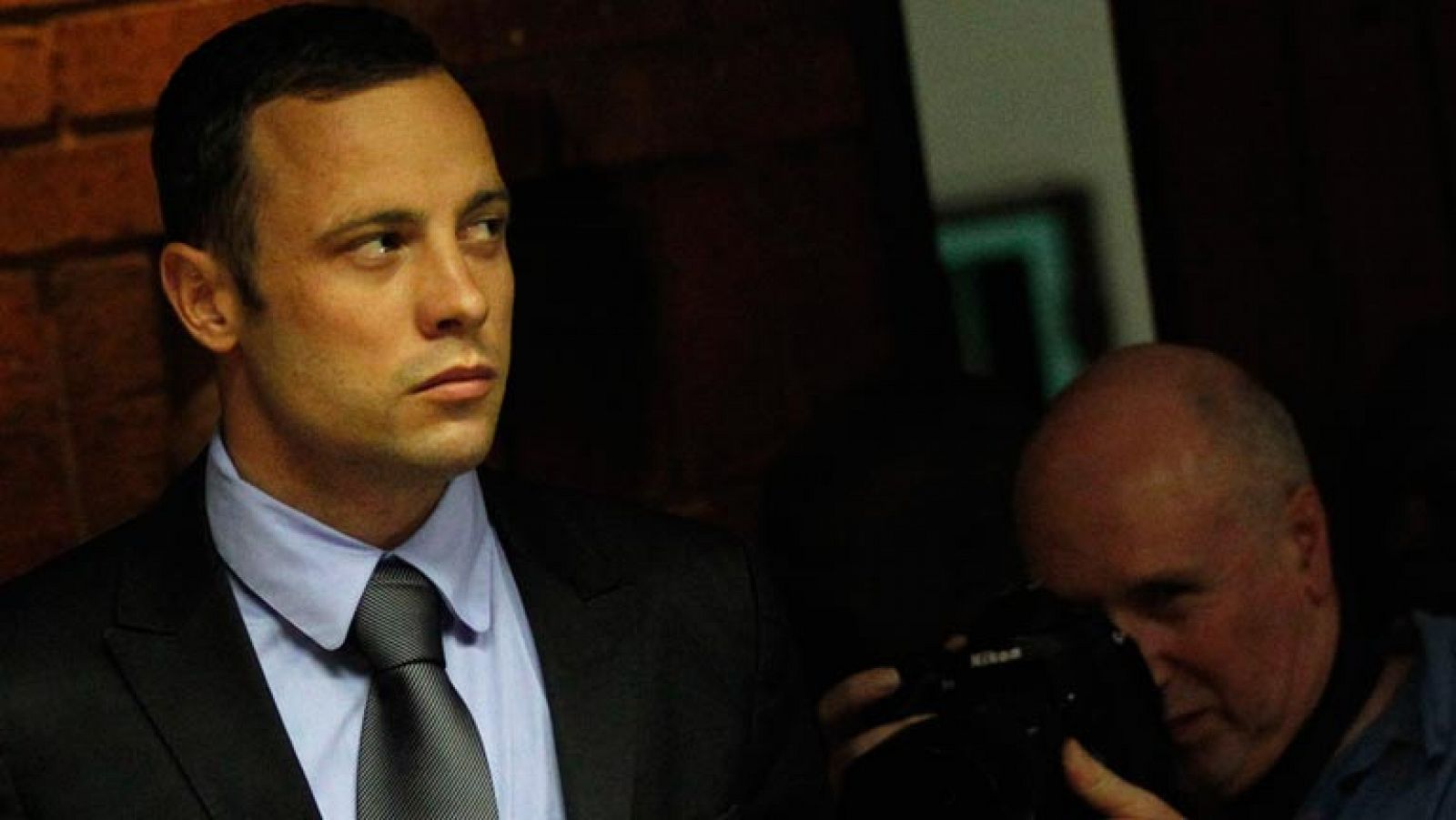 Telediario 1: Pistorius sigue sin conocer si tiene libertad bajo fianza | RTVE Play