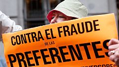 Goirigolzarri, abucheado por afectados por las preferentes a su llegada a la Audiencia Nacional