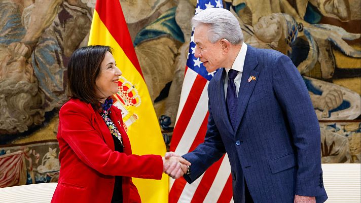 El Gobierno niega que Robles accediese a cooperar con Trump - Telediario 1 | Ver