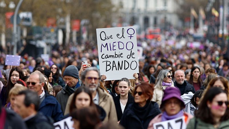 8M - Una marea morada recorre las calles de España - Fin de semana 24h | Ver