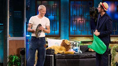 Aitana Sánchez-Gijón y Taz Skylar en Lengua de signos