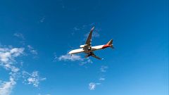 Los billetes de avión, más caros: el combustible se dispara y las rutas comerciales se alargan por la guerra en Oriente Medio