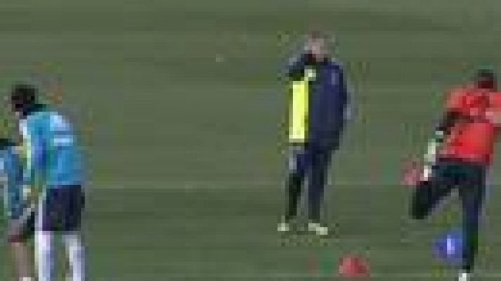 Telediario 1 - El Madrid llega a Coruña sin Benzema ni Alonso