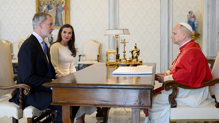 Los reyes se reúnen con el papa León XIV en el Vaticano - Telediario 1 | Ver