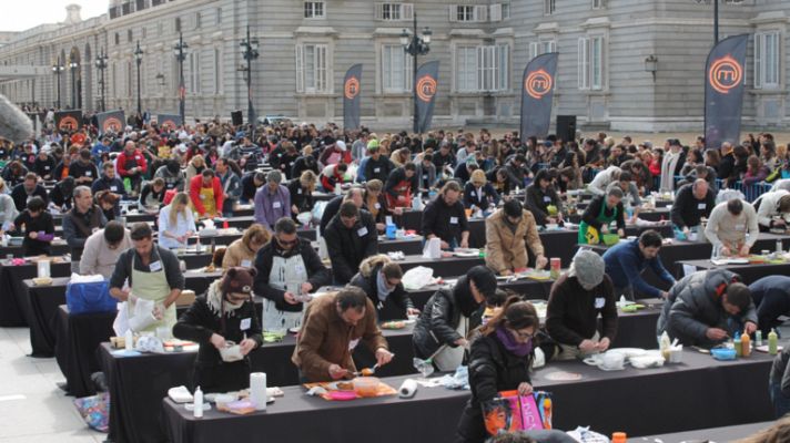 La mañana - 453 personas en el macrocasting