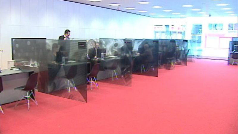 Caixabank presenta a los sindicatos un ERE que afecta a 3.000 empleados