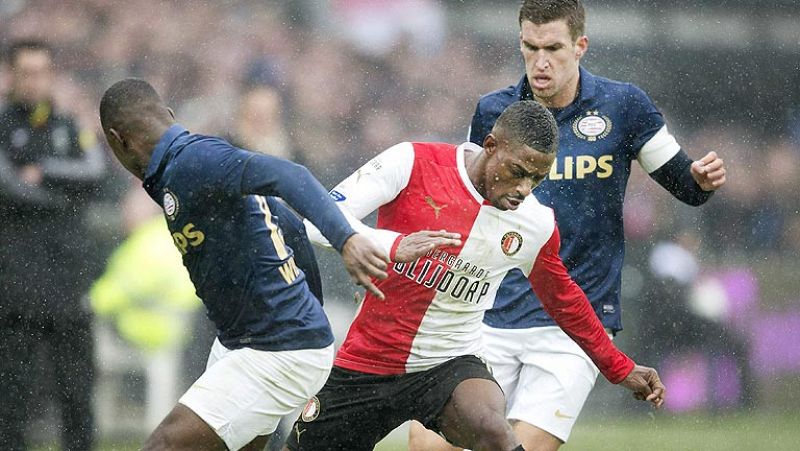 El derbi Feyenoord- PSV continuó en el túnel de vestuarios