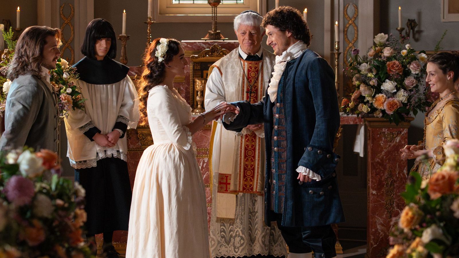 {lastMultimedia.title}}