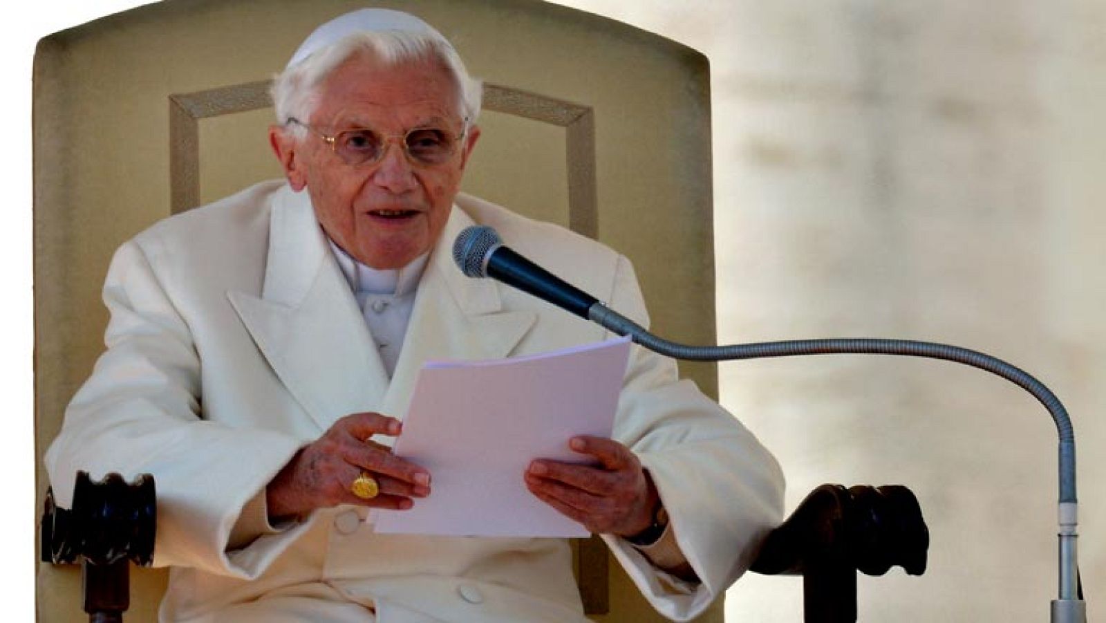 Benedicto XVI: "Amar a la Iglesia significa tomar decisiones difíciles"