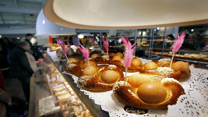 La mona de Pascua en casa, una tradición familiar y económica | Ver