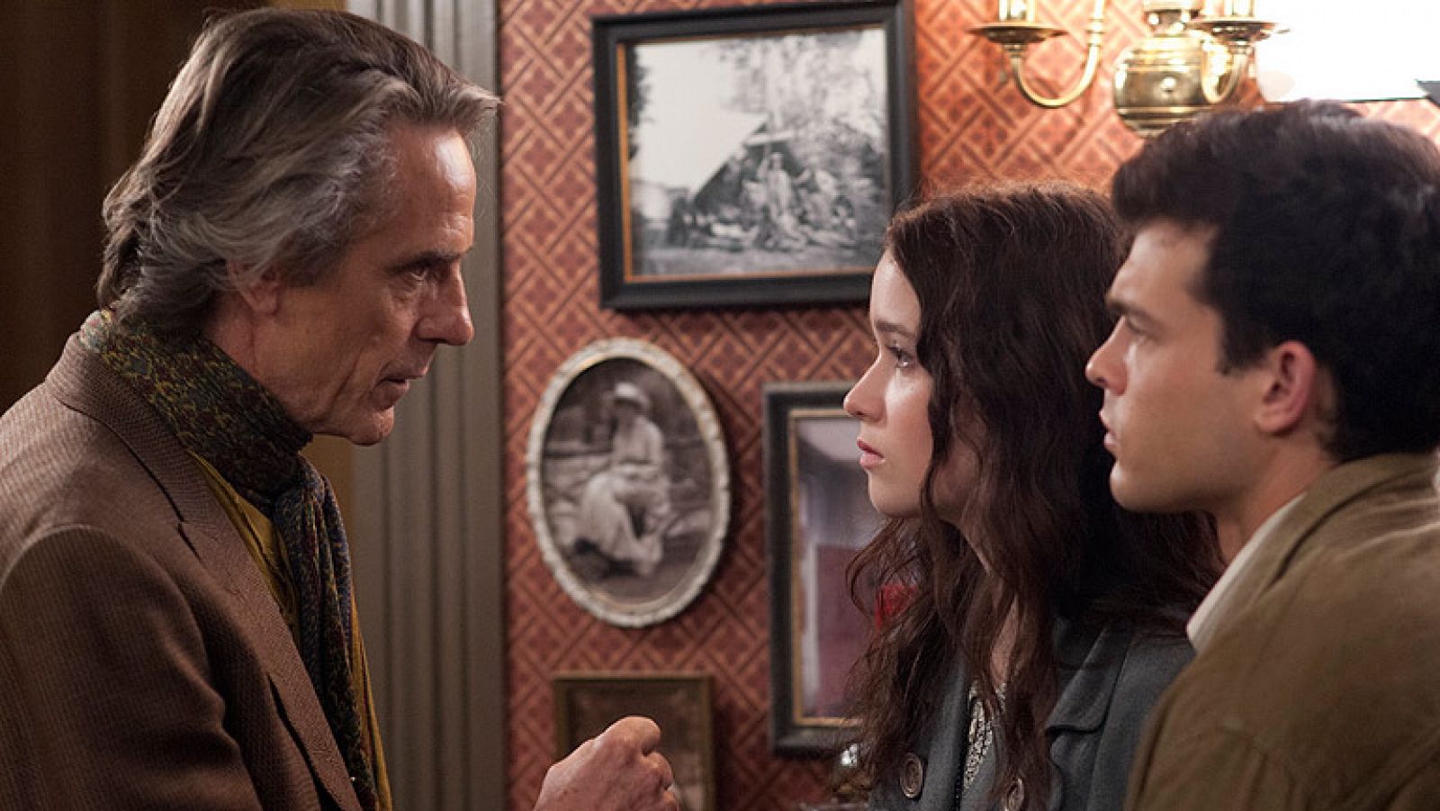 Clip exclusivo de 'Hermosas criaturas', protagonizado por Jeremy Irons
