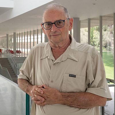 Meir Margalit: \"La guerra se ha normalizado [en Israel]\" - Mediodía en RNE | Ver