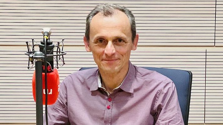 Duque: \"Por primera vez un astronauta fotografía la Tierra con las estrellas\" - Escuchar ahora