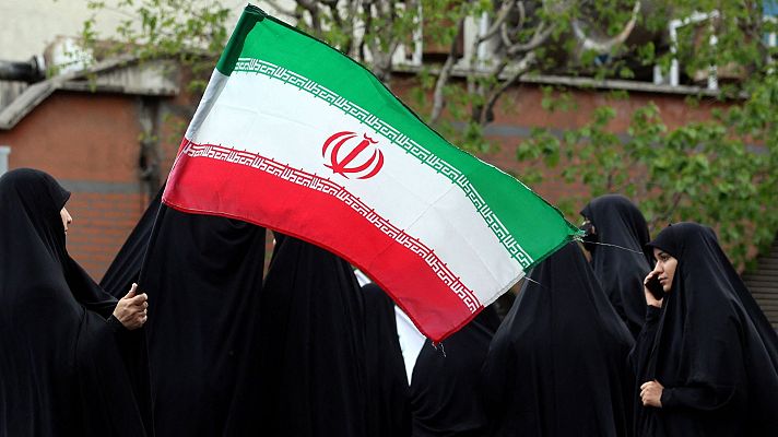 Largas cadenas humanas en Irán para proteger sus infraestructuras de las amenazas de Trump | Ver