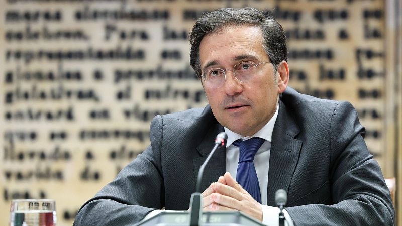 Albares exige disculpas a PP por "minimizar" la retención de un casco azul español en el Líbano - La hora de La 1 | Ver