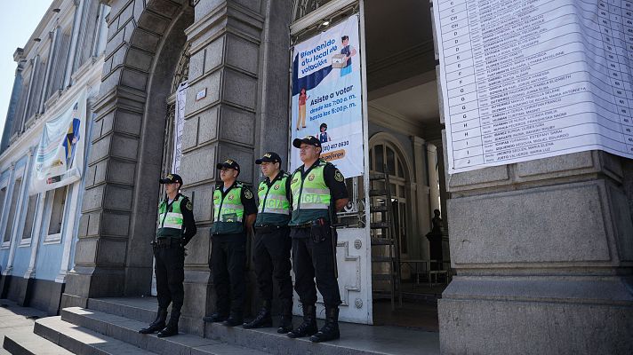 Perú celebra la primera vuelta de las elecciones parlamentarias | Ver