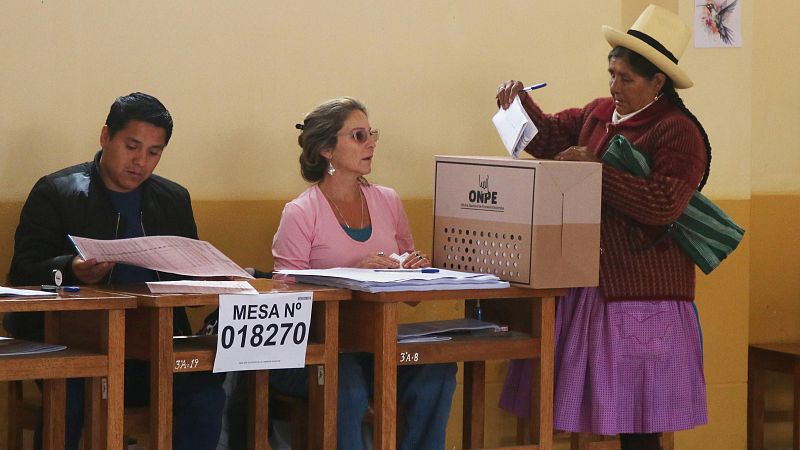Elecciones en Perú: los peruanos eligen entre 35 candidatos | Ver