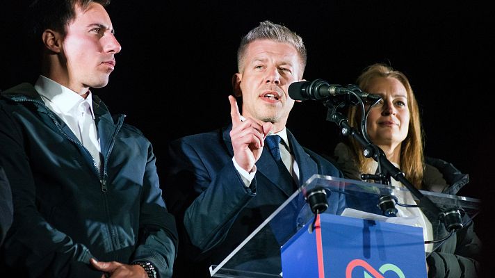 El historiador Steven Forti analiza la victoria de Magyar en Hungría: \"Con dos tercios de los escaños podría cambiar la Constitución\" - Informativo 24h | Ver