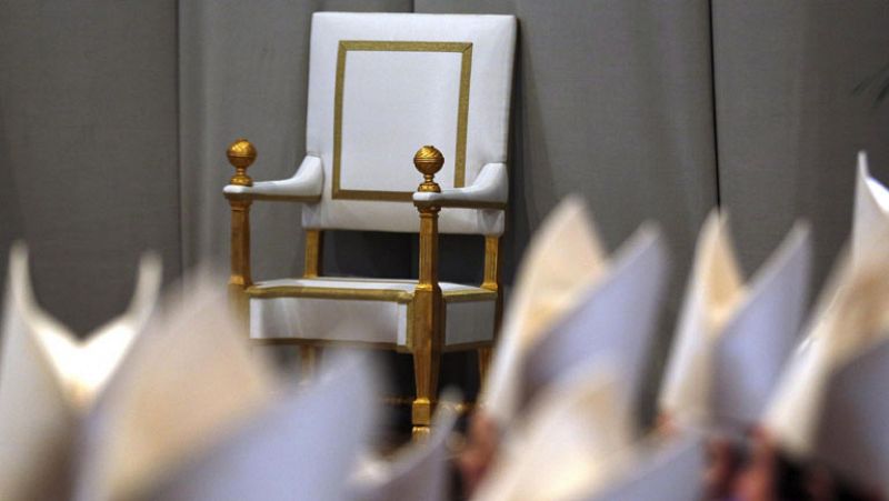 Benedicto XVI no se retirará a su residencia definitiva hasta que haya sucesor