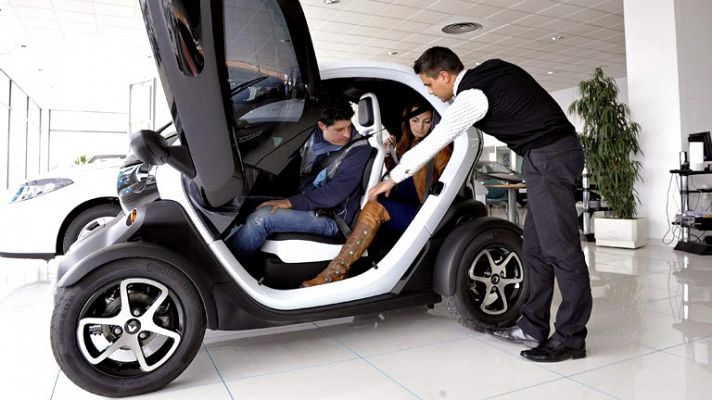 Telediario 1 - El PIB cae un 1,4% durante 2012