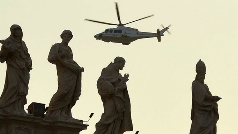 El papa se traslada en helicóptero a Castelgandolfo